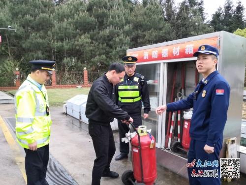 省交通運輸執法局六支隊聯合崇仁縣消防救援大隊開展服務區消防安全專項檢查 圖